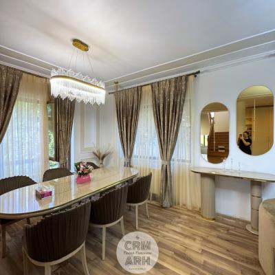 Dining Luxuriant